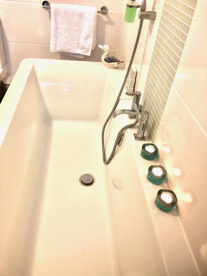 *Beachfront*- Stylish, Spacious +Private Courtyard Brighton Exterior photo